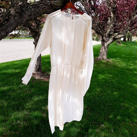 Vintage St. Pierre Ltd. Pleated Silk Shift Dress Size 6 Cream - Picture 2 of 15